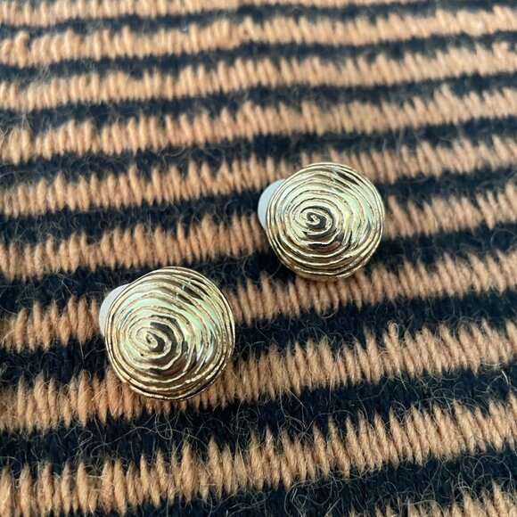 Vintage Givenchy Paris New York Gold Tone Swirl Pattern Clip On Earrings - Picture 3 of 9